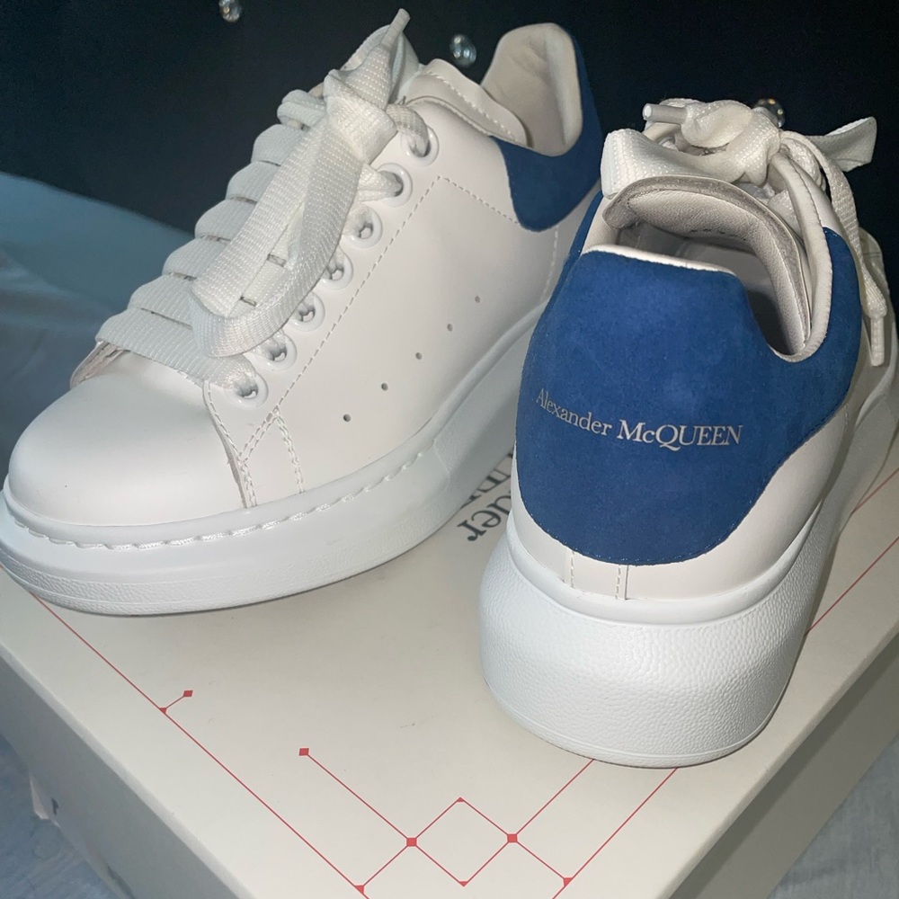 Sneakers size 6 women